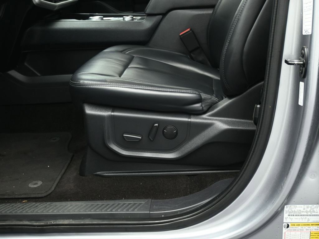 Used 2023 Ford Expedition Max XLT image 11