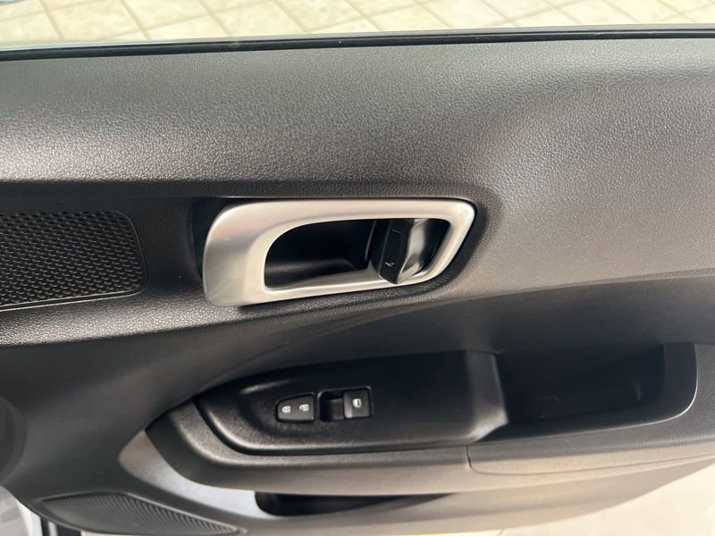 Used 2020 Hyundai Venue SE image 14