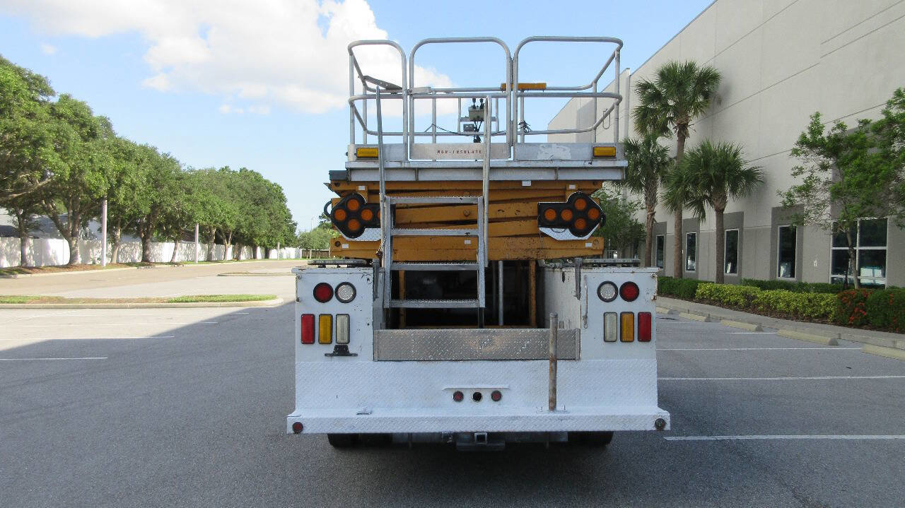 Used 2007 Ford F550 2WD Regular Cab Super Duty image 4