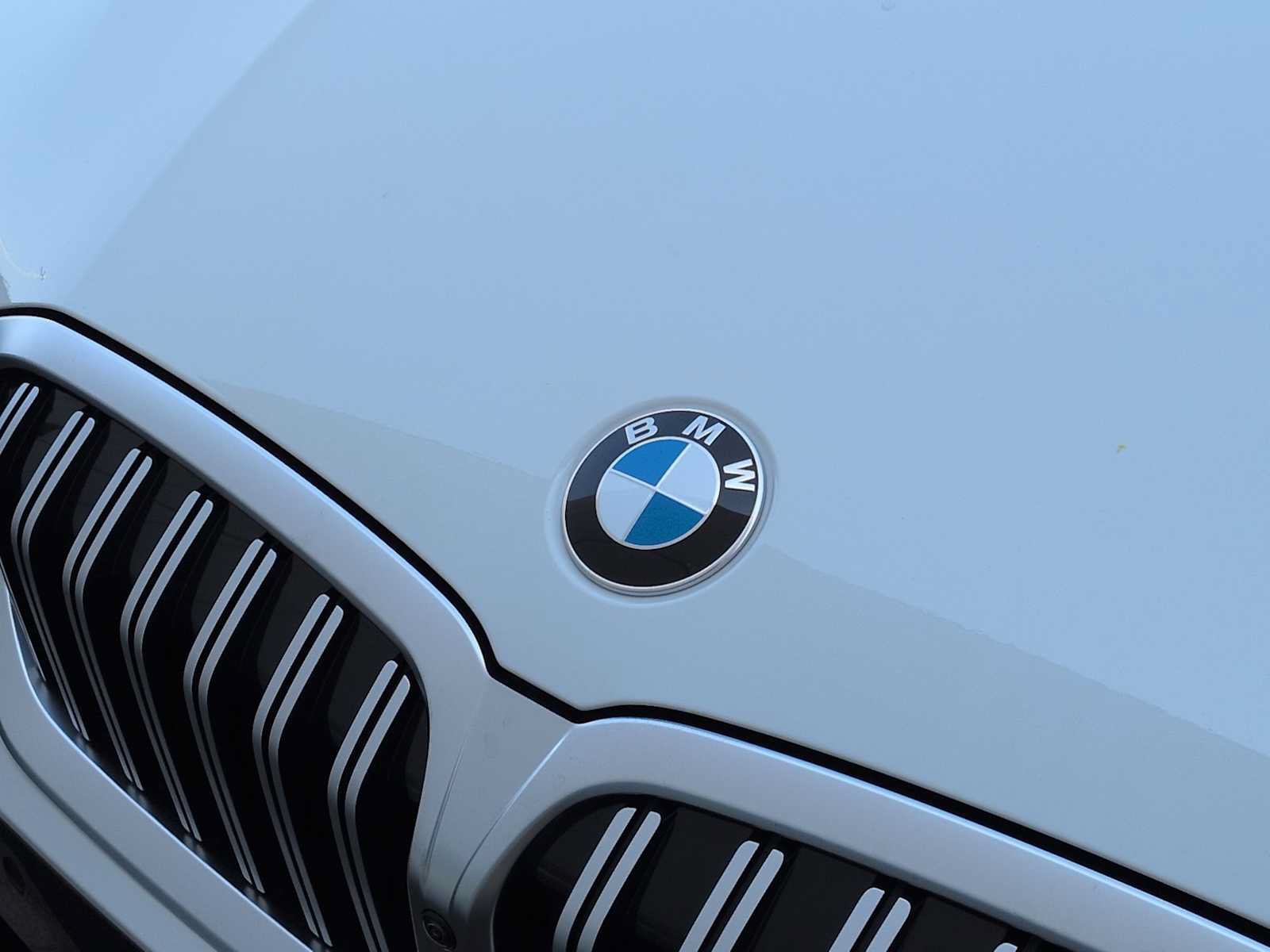 New 2026 BMW 330i xDrive Sedan w/ M Sport Package AWD/4WD image 12