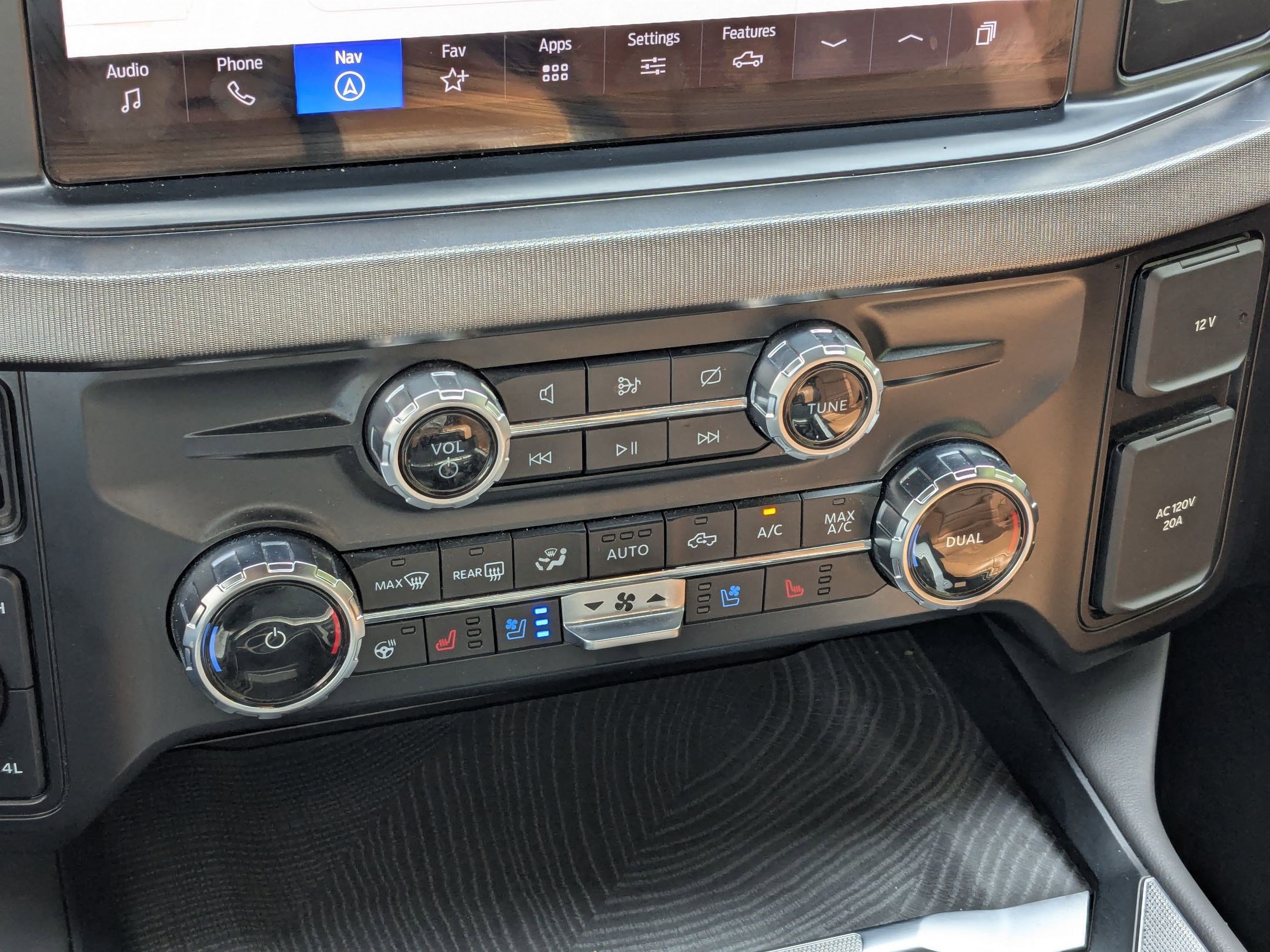 Used 2024 Ford F450 Platinum image 27