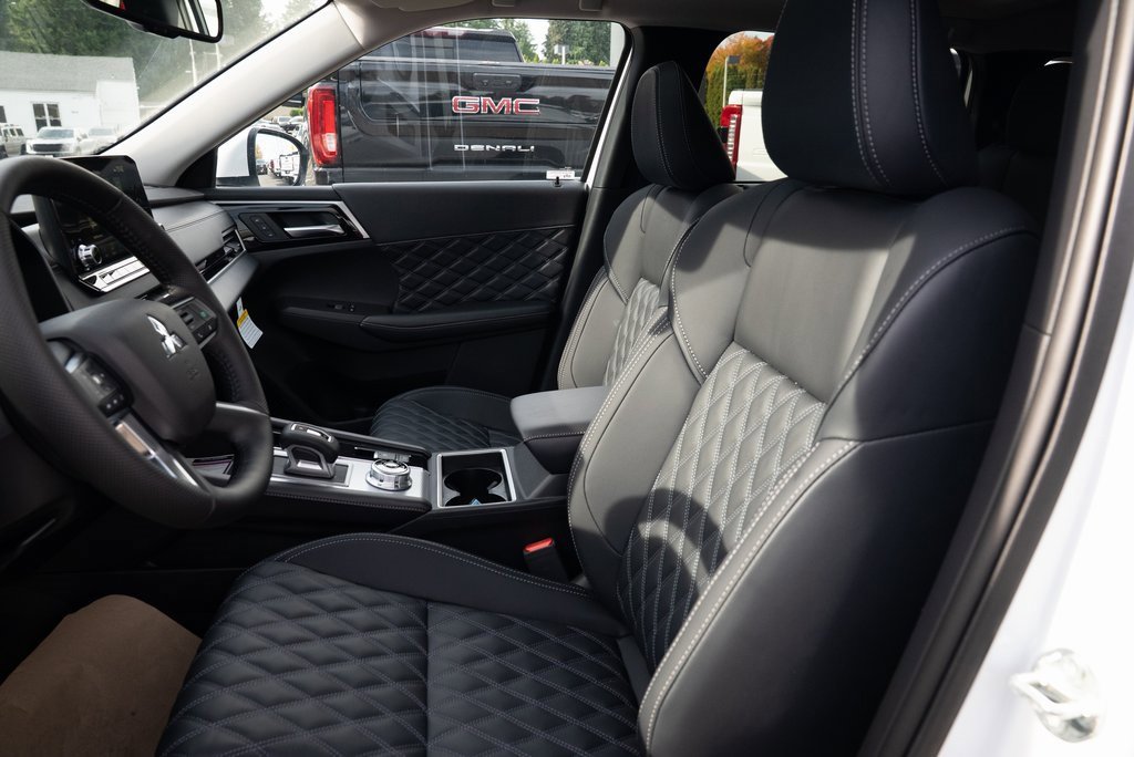 New 2025 Mitsubishi Outlander SEL image 18