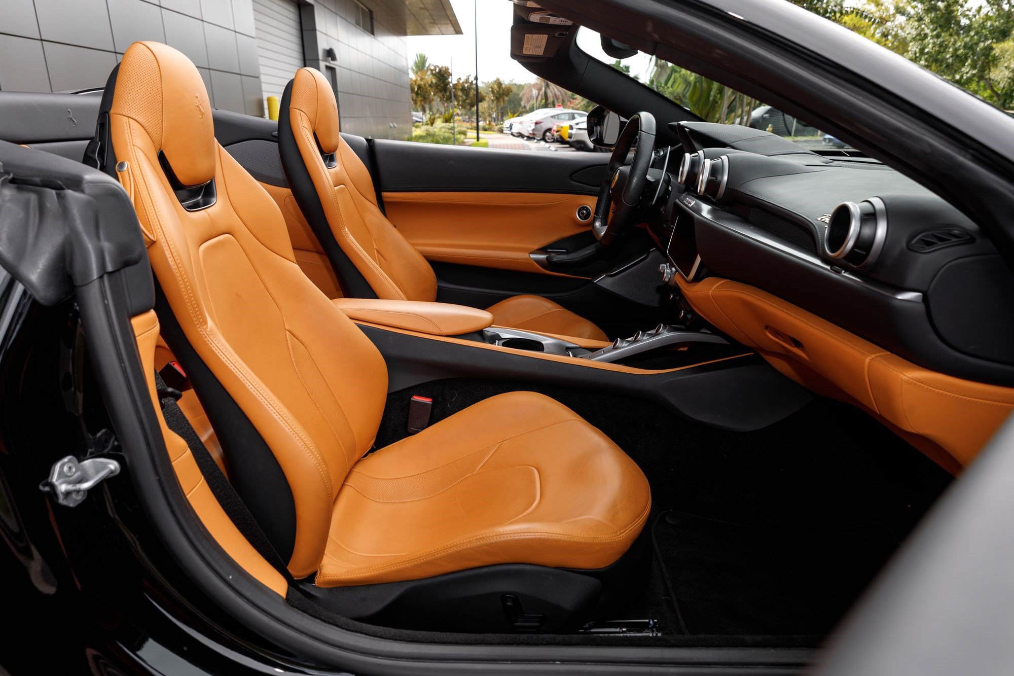 Used 2019 Ferrari Portofino RWD image 16
