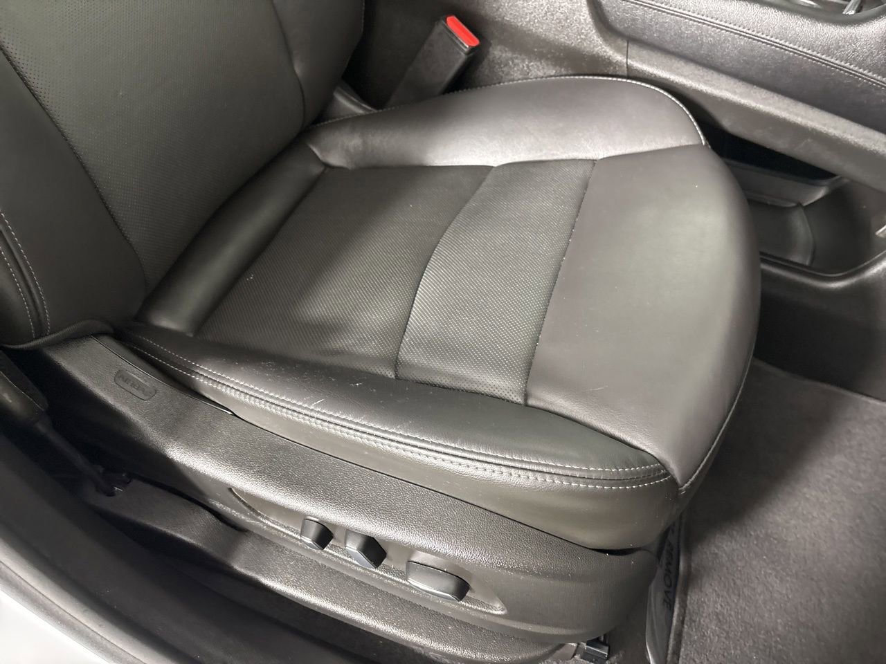 Used 2024 Cadillac XT6 Premium Luxury image 29