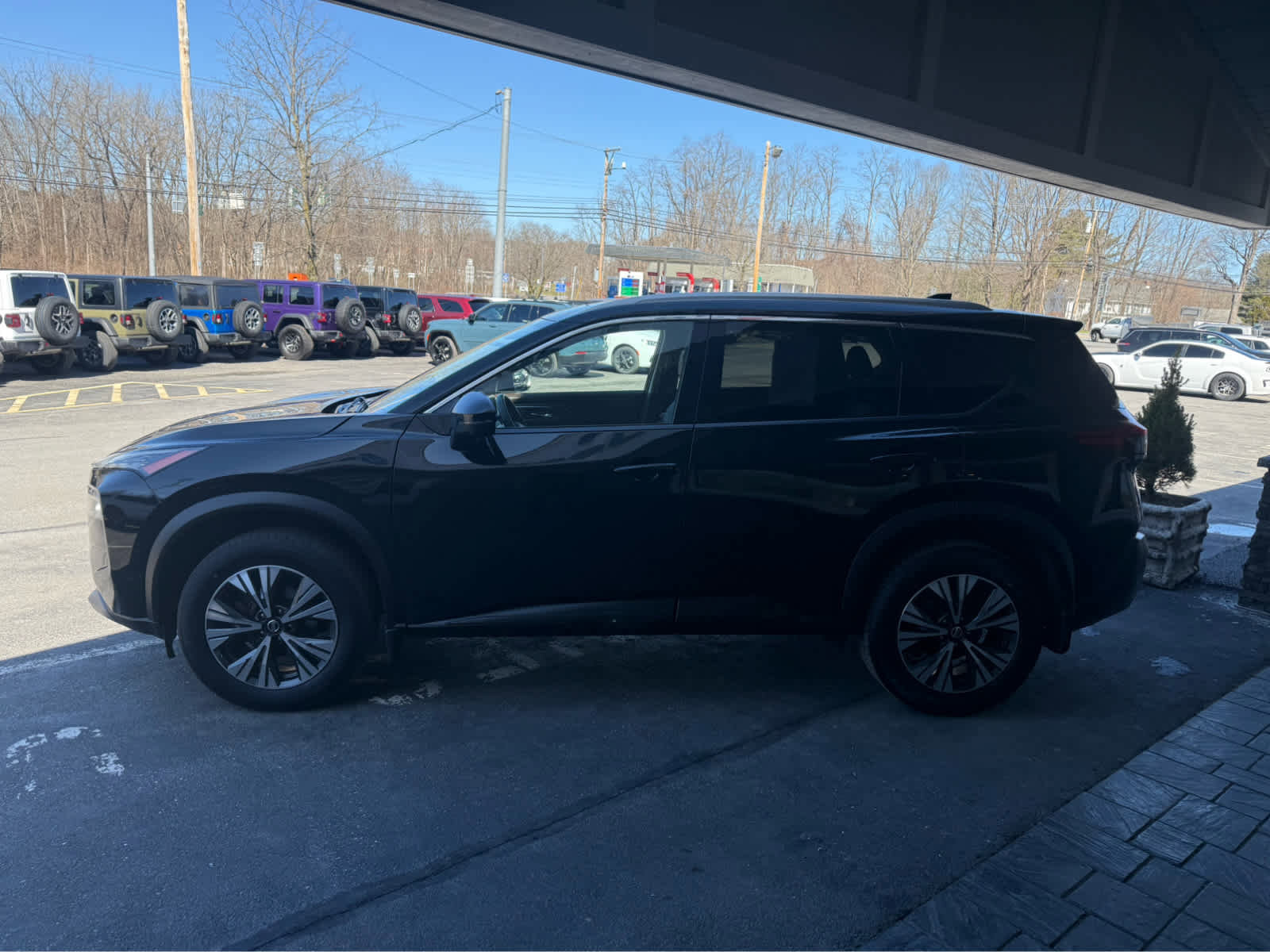 Used 2021 Nissan Rogue SV w/ Premium Package AWD/4WD image 4