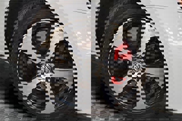 Used 2015 Volkswagen Golf 4-Door image 28