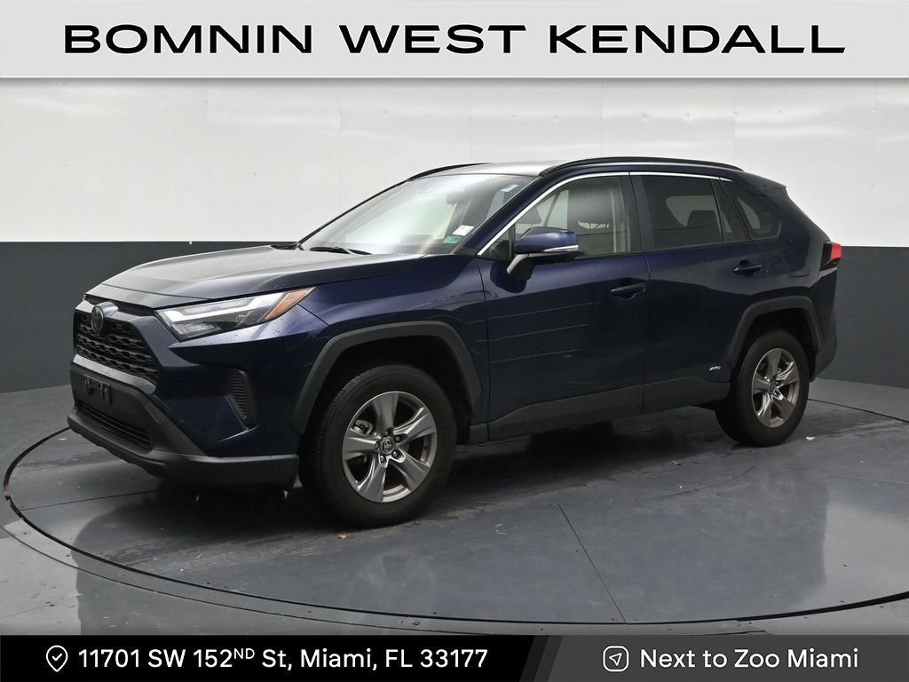 Used 2025 Toyota RAV4 XLE AWD/4WD image 1
