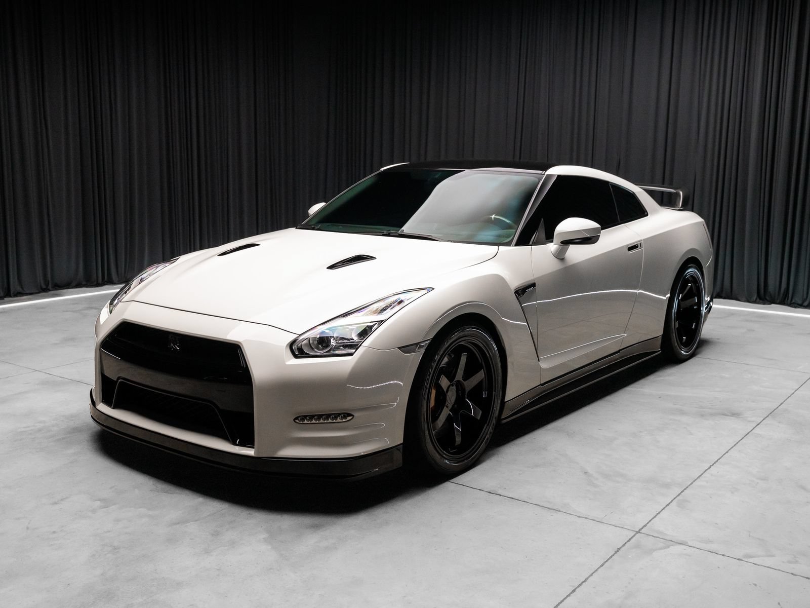 Used 2015 Nissan GT-R Premium AWD/4WD image 22