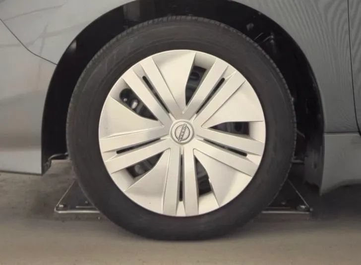 Used 2025 Nissan Leaf S FWD image 11