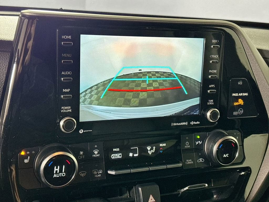 Used 2020 Toyota Highlander XLE image 17