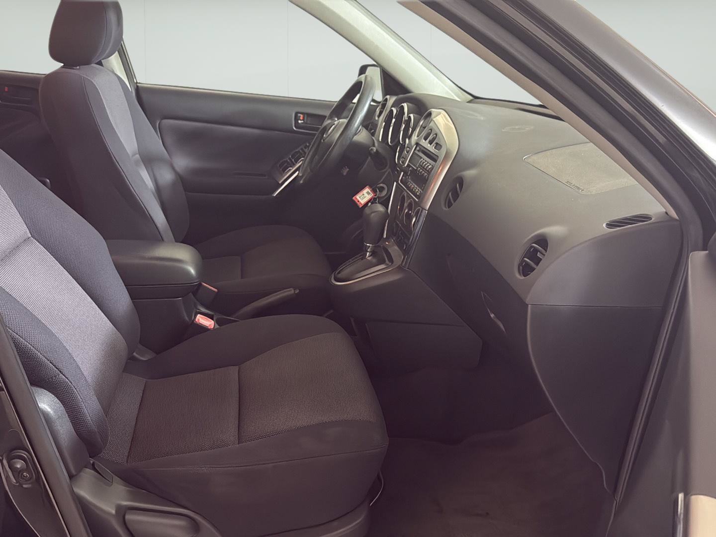Used 2004 Pontiac Vibe w/ Moon And Tunes Value Package FWD image 16