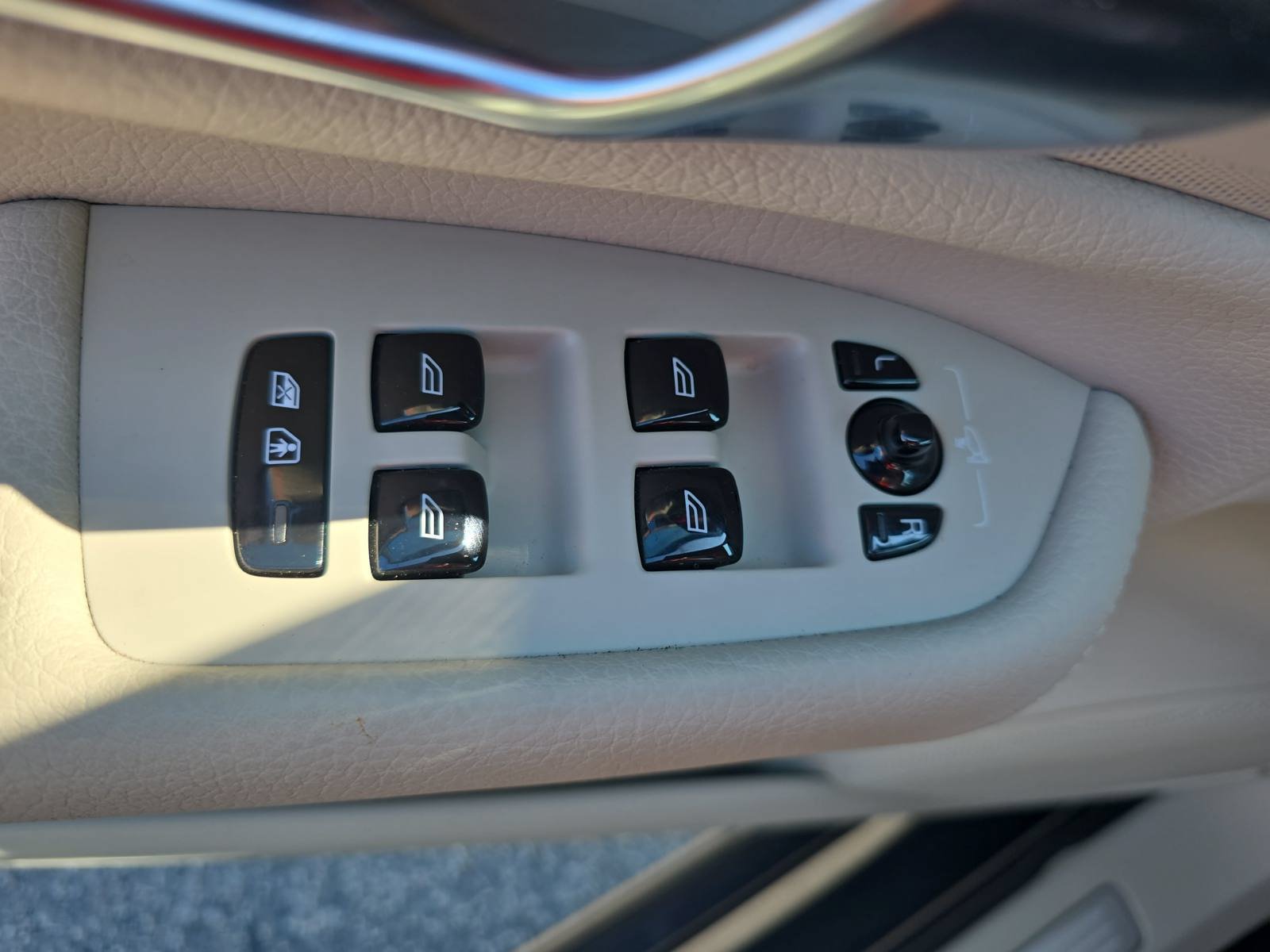 Used 2022 Volvo XC90 T5 Momentum FWD image 27
