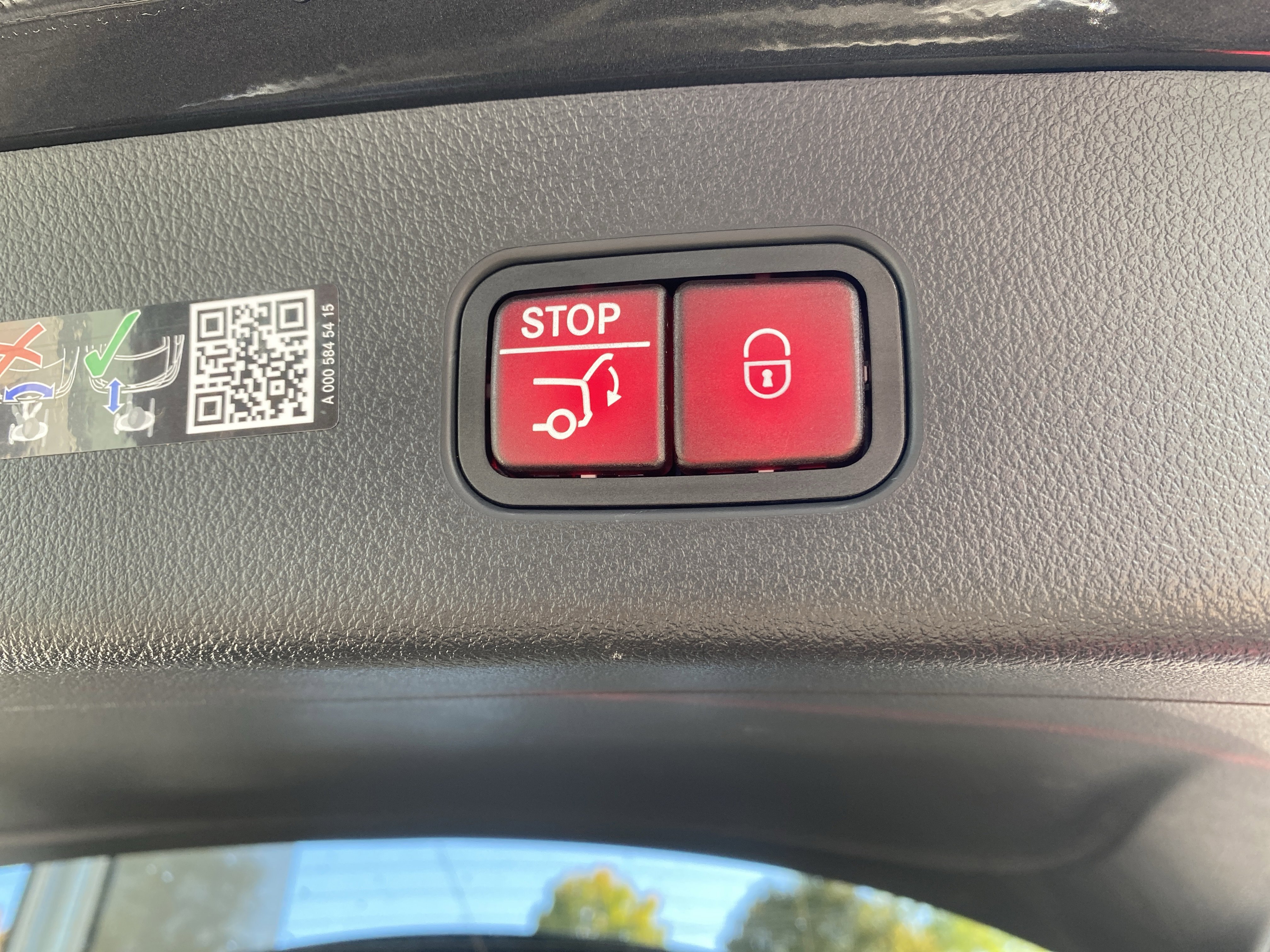 Used 2025 Mercedes-Benz GLC 300 4MATIC image 25