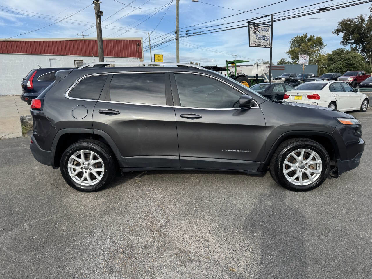 Used 2017 Jeep Cherokee Latitude w/ Safety/Convenience Group image 5