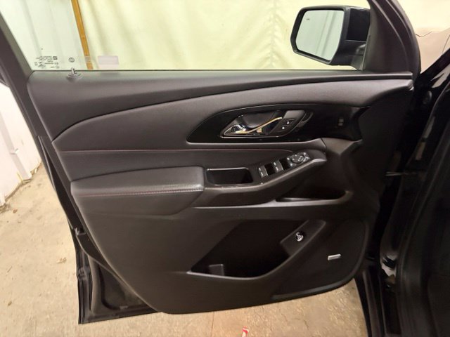 Used 2023 Chevrolet Traverse RS AWD/4WD image 37