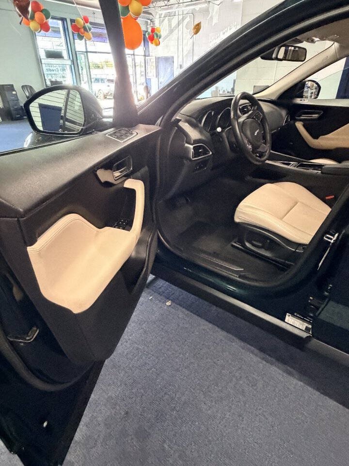 Used 2018 Jaguar F-PACE Premium AWD/4WD image 13