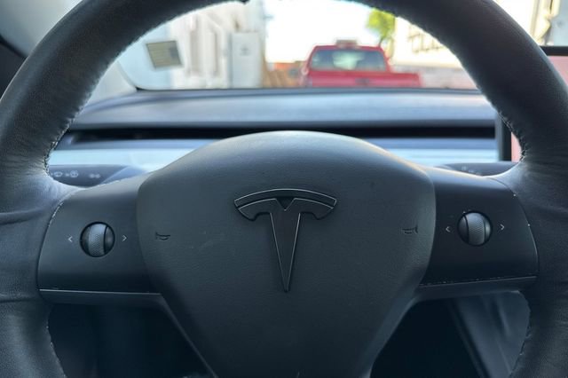 Used 2021 Tesla Model Y Long Range image 32
