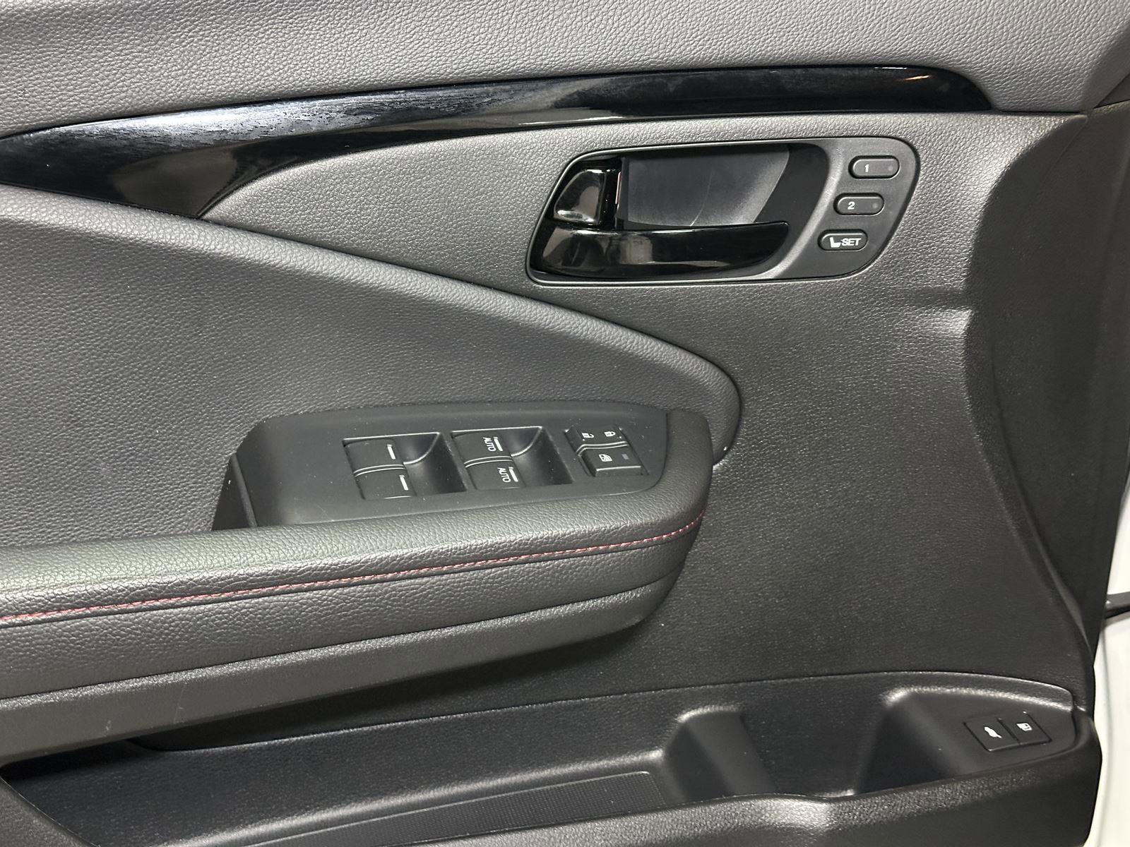 Certified 2024 Honda Passport Black Edition image 21