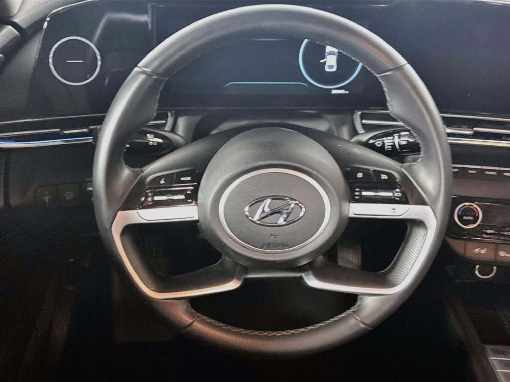 Used 2023 Hyundai Elantra Limited FWD image 13