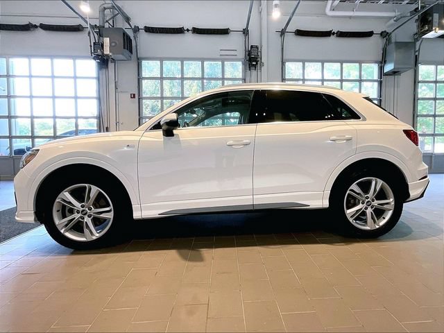 Used 2023 Audi Q3 2.0T Premium w/ Convenience Package AWD/4WD image 3