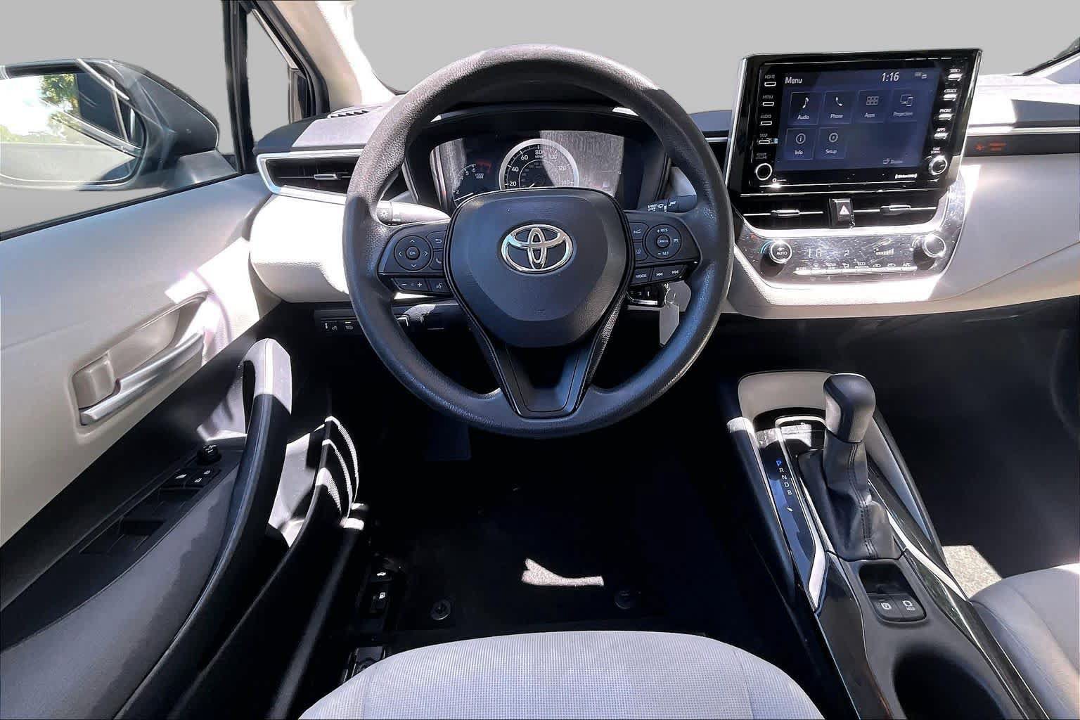 Used 2021 Toyota Corolla LE w/ Carpet Mat Package (TMS) FWD image 6
