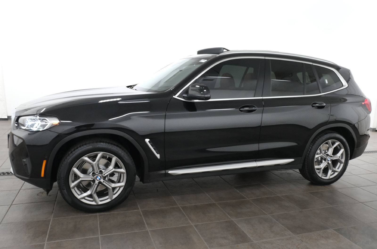 Used 2024 BMW X3 xDrive30i w/ Convenience Package AWD/4WD image 2