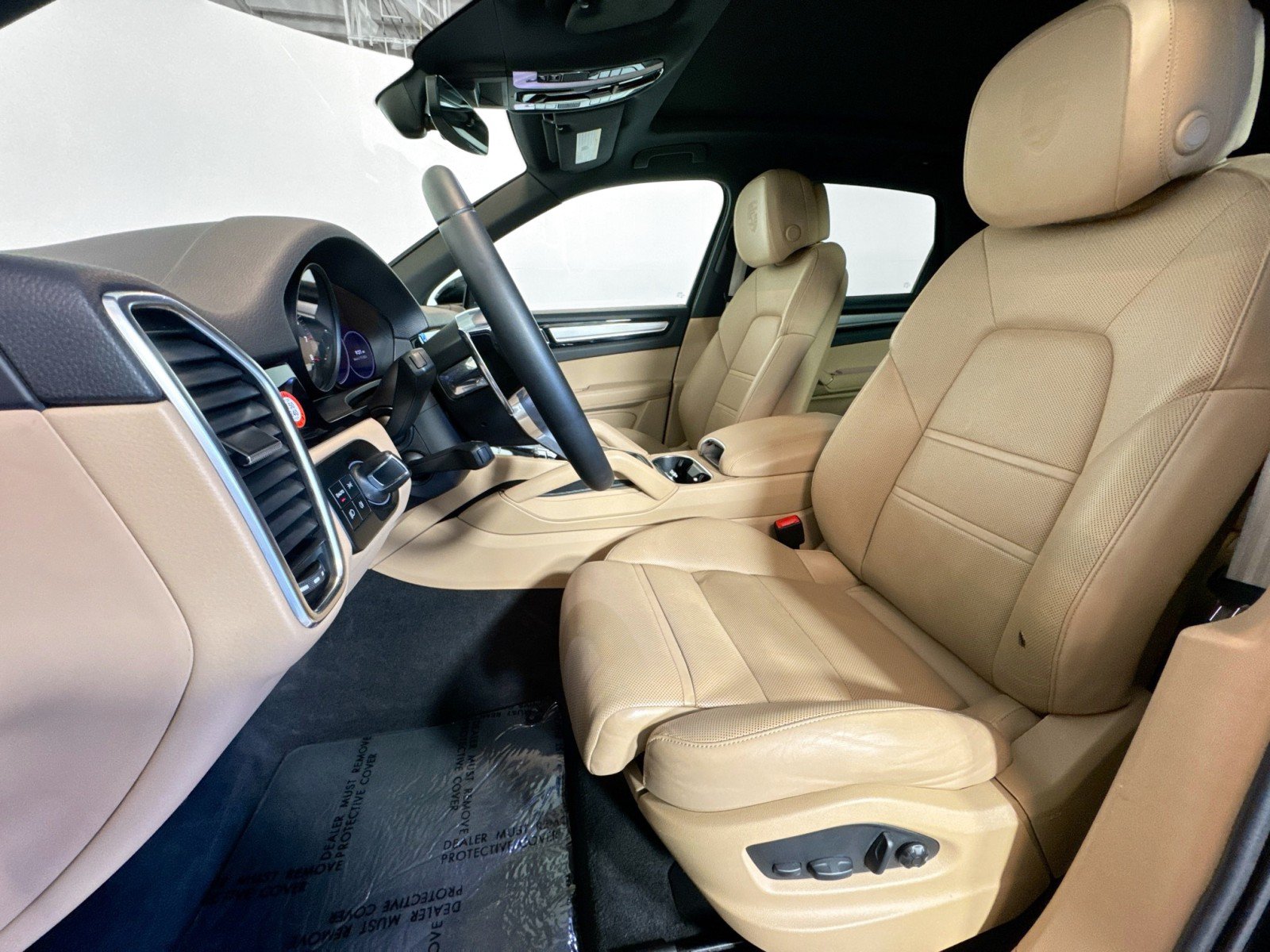 Used 2023 Porsche Cayenne Platinum Edition AWD/4WD image 5