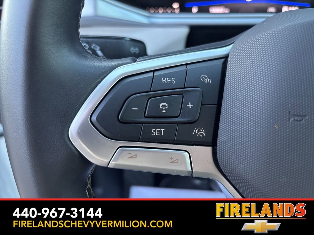 Used 2025 Volkswagen Taos SE image 18