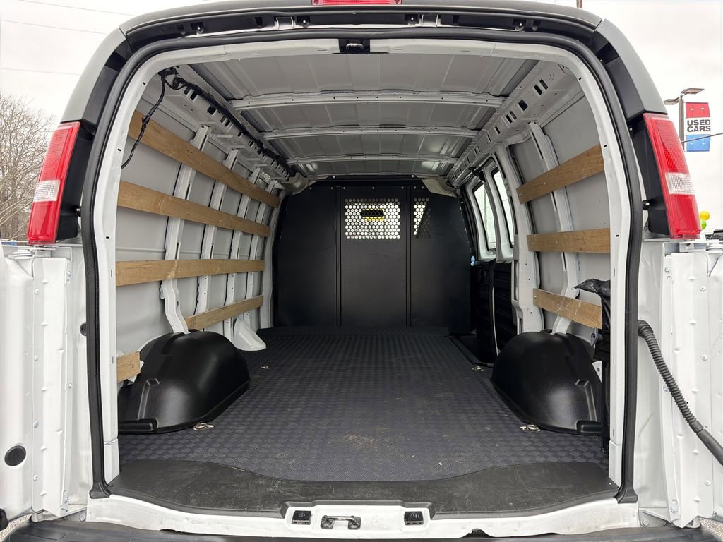 Used 2024 GMC Savana 2500 w/ Driver Convenience Package image 15