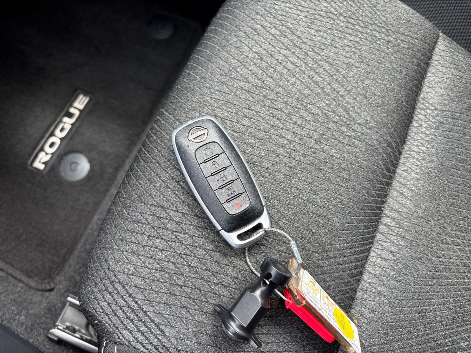 Used 2025 Nissan Rogue SV FWD image 21
