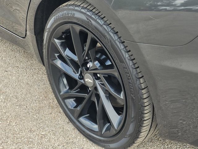 Used 2022 Genesis G70 2.0T image 8