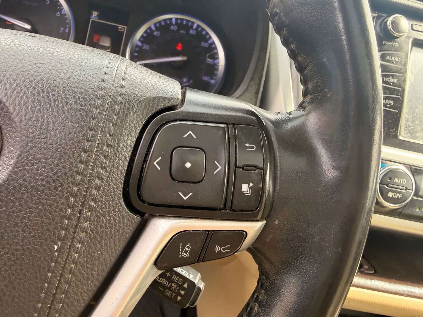 Used 2019 Toyota Highlander XLE image 16