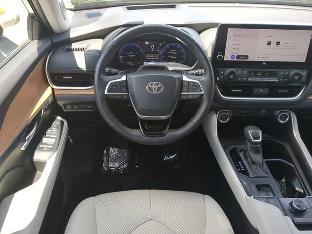 Certified 2024 Toyota Grand Highlander Platinum AWD/4WD image 16