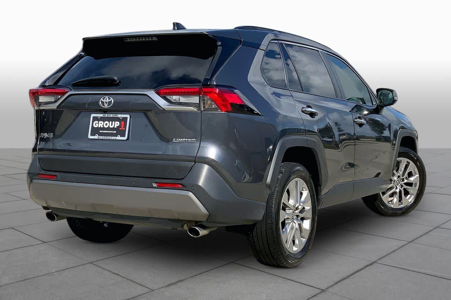 Used 2020 Toyota RAV4 Limited FWD image 13