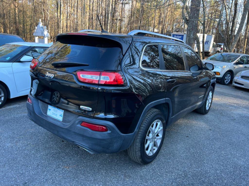 Used 2015 Jeep Cherokee Latitude w/ Cold Weather Group AWD/4WD image 5