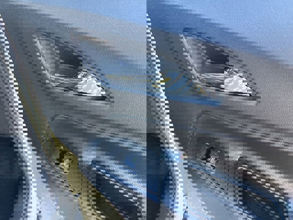 Used 2023 Chevrolet Equinox LT image 39