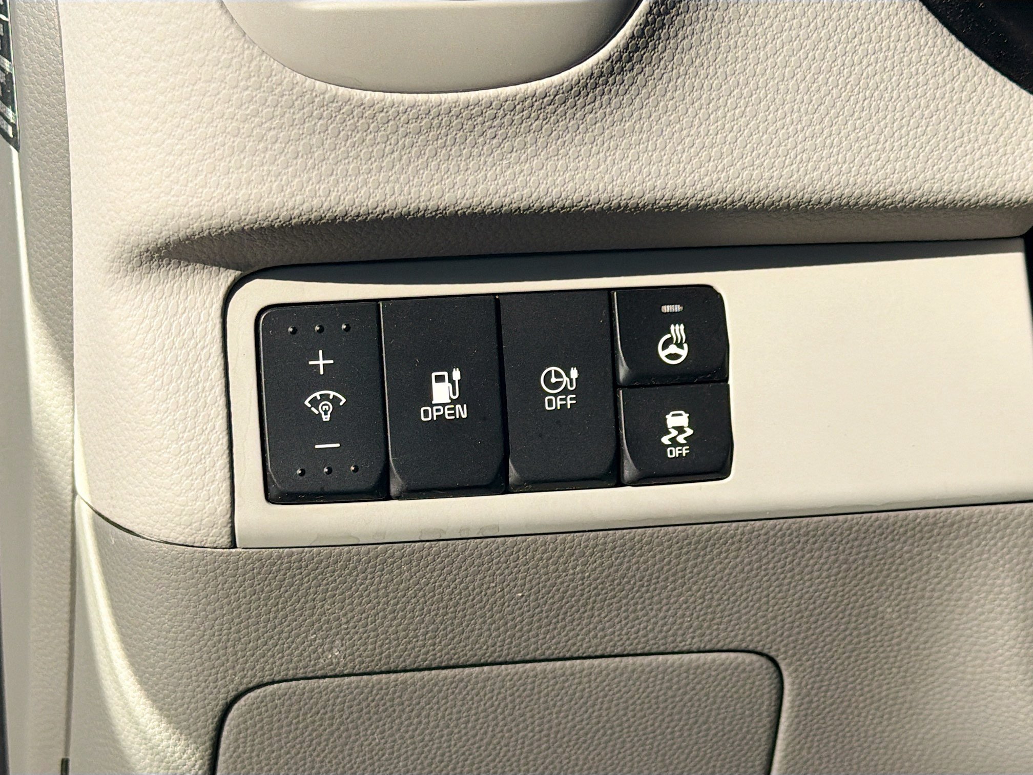 Used 2016 Kia Soul EV FWD image 16