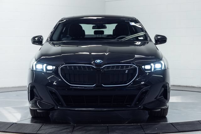 Used 2025 BMW i5 xDrive40 w/ M Sport Package AWD/4WD image 5