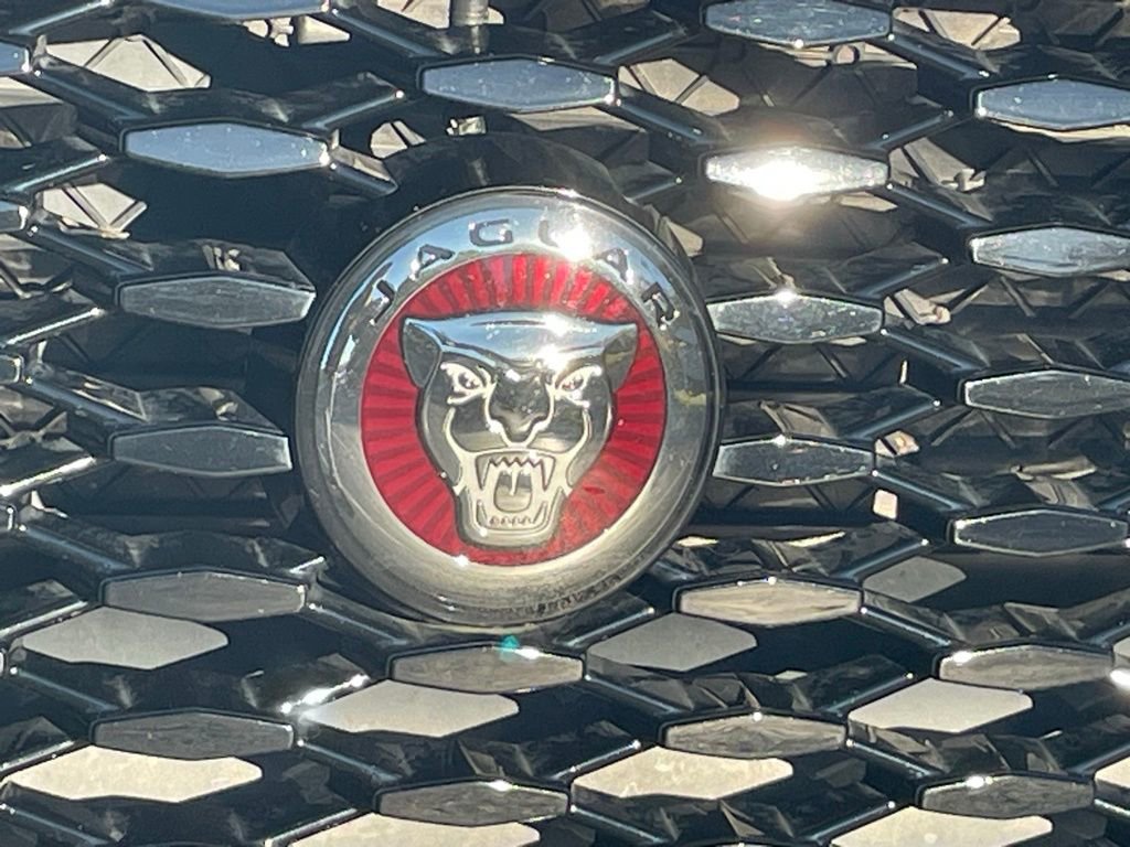 Used 2022 Jaguar XF R-Dynamic SE image 10