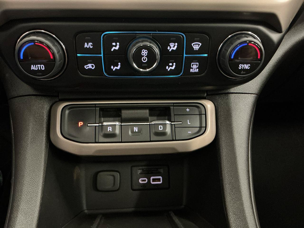 Used 2023 GMC Acadia Denali w/ Black Diamond Edition AWD/4WD image 25