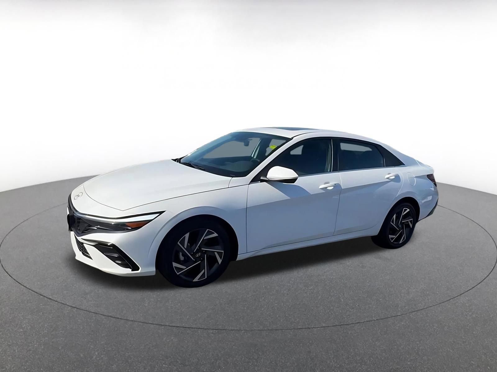 Used 2025 Hyundai Elantra SEL FWD image 8
