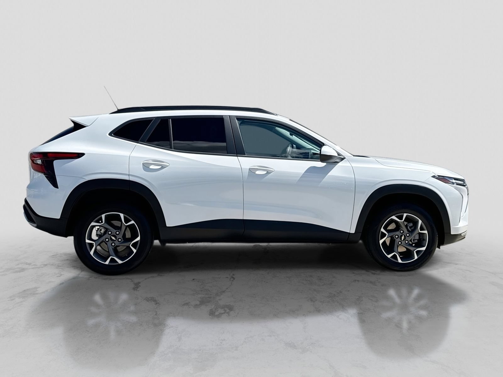 Used 2024 Chevrolet Trax LT w/ Driver Confidence Package FWD image 9