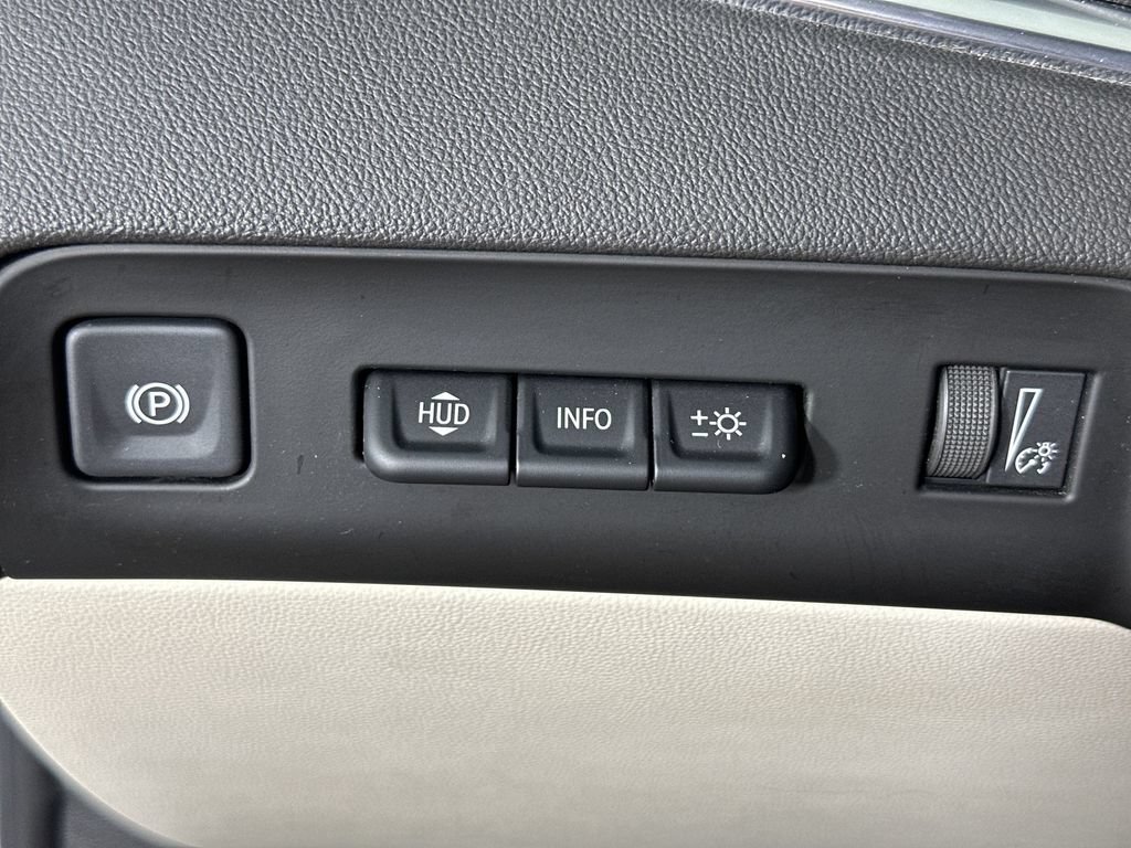 Used 2022 Buick Enclave Premium w/ Surround and Sites Package AWD/4WD image 21