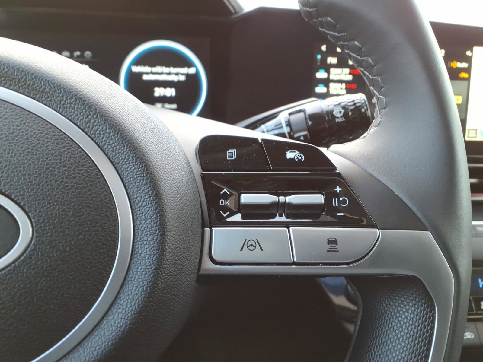 Certified 2025 Hyundai Elantra Limited image 29