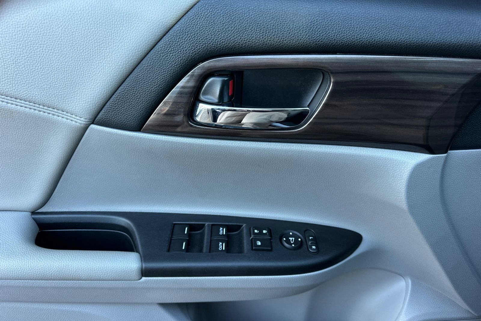 Used 2016 Honda Accord EX image 11