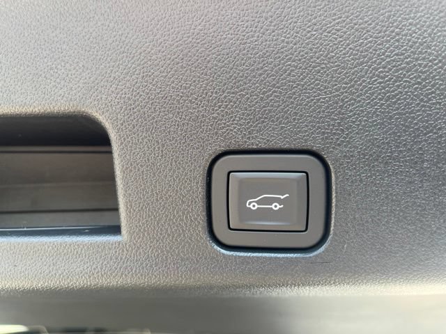 New 2027 Chevrolet Traverse LT w/ Sun and Wheel Package FWD image 13