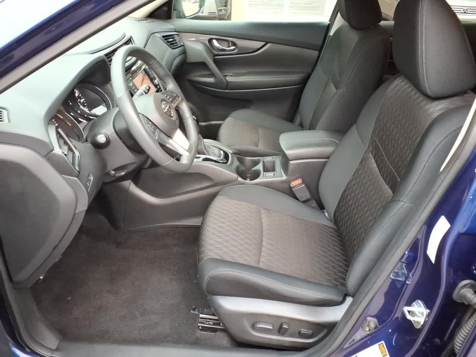 Used 2018 Nissan Rogue SV w/ Sun & Sound Touring Package FWD image 13
