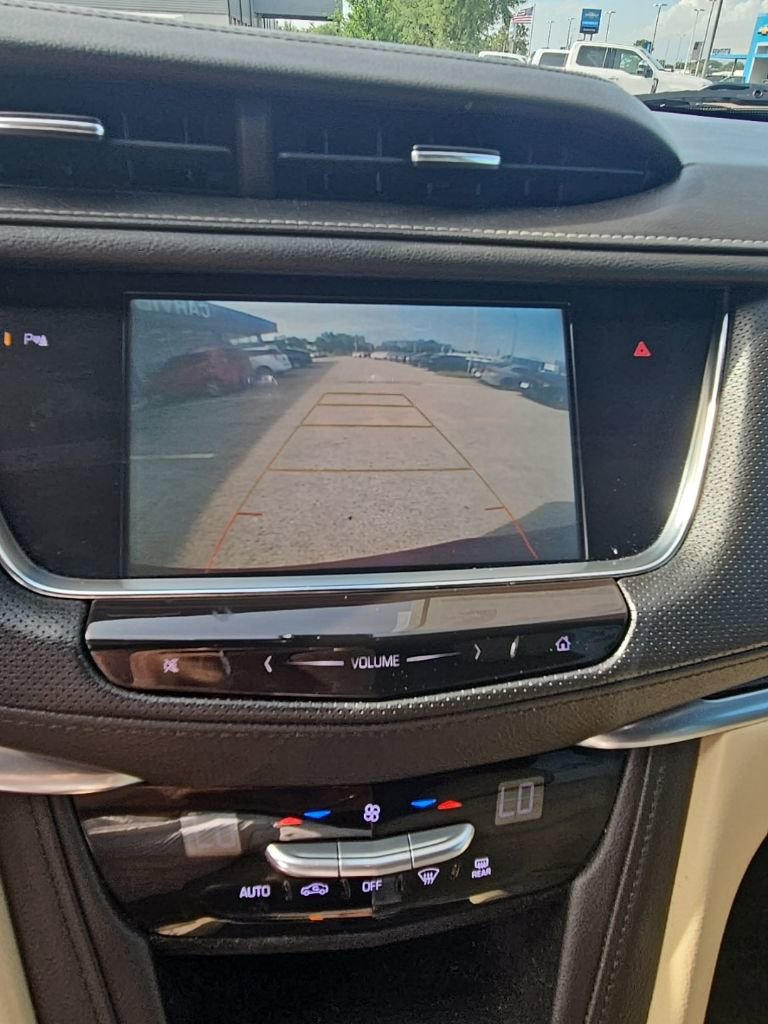 Used 2018 Cadillac XT5 FWD image 19