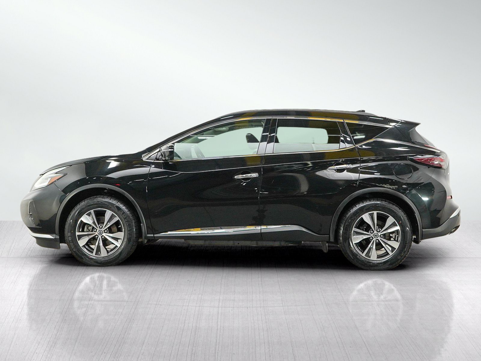 Used 2019 Nissan Murano SV w/ Premium Package AWD/4WD image 2
