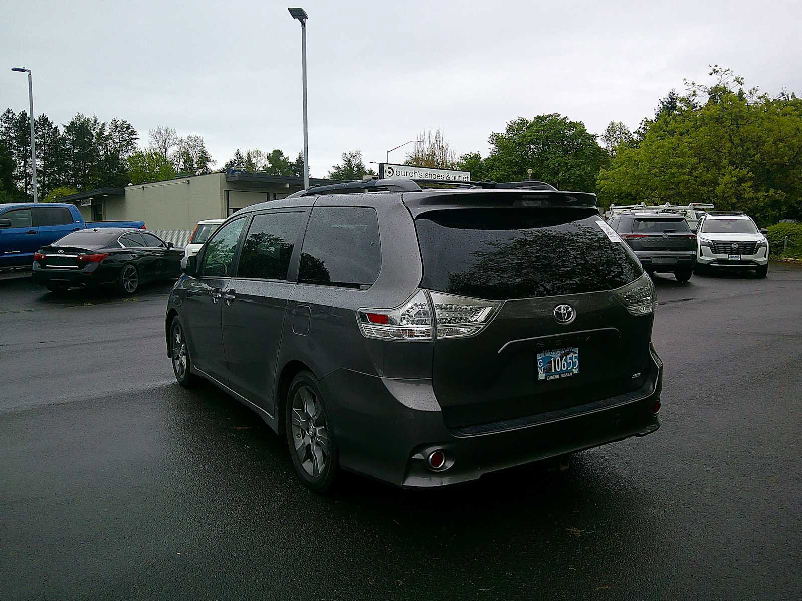 Used 2015 Toyota Sienna SE w/ SE Preferred Package FWD image 3